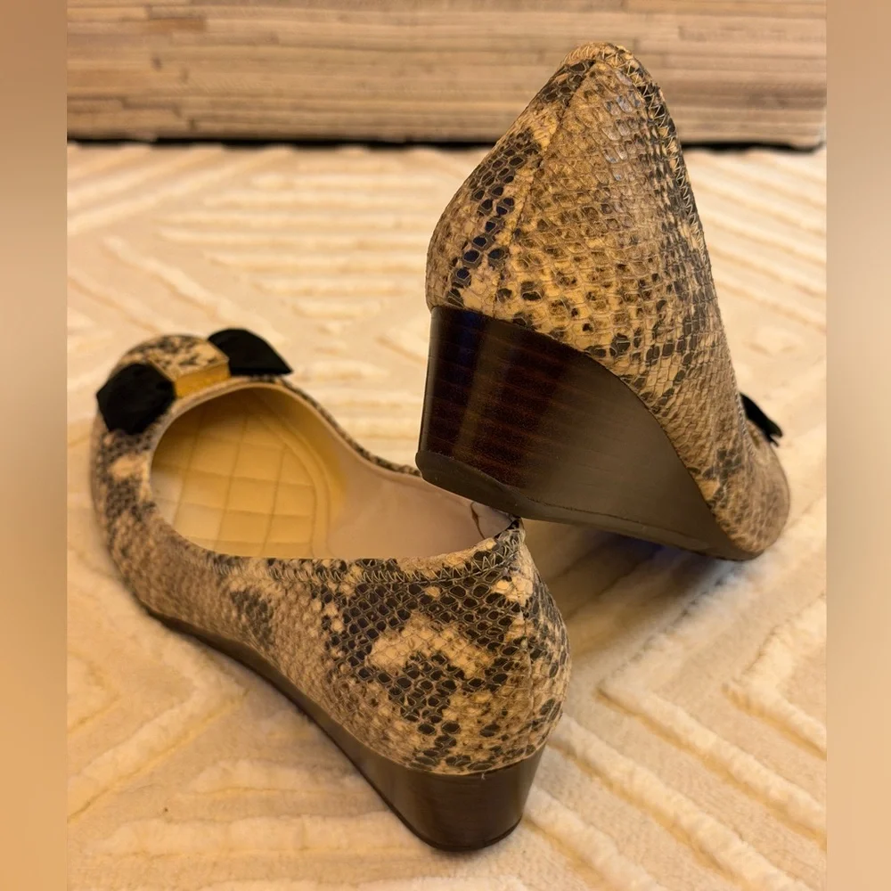 Cole Haan Tali Soft Bow Wedge Pump Snake Print Black Bow Classic Comfort Heel - Picture 13 of 16